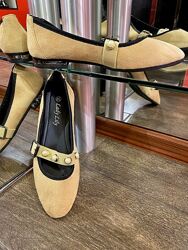 Нові бежеві туфлі на низькому ходу, туфлі-човники, балетки.