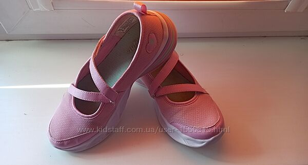 Продам спортивні туфлі Skechers для дівчинки