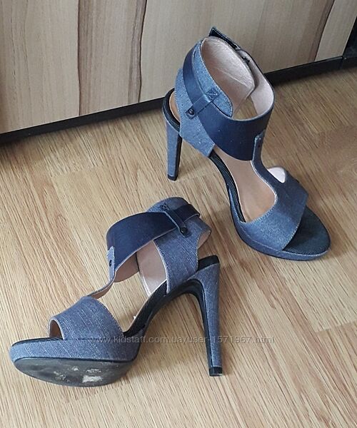 стильные босоножки