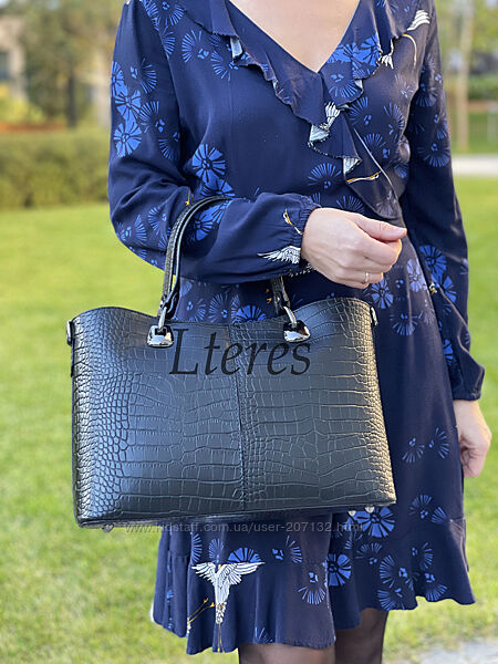 Містка шкіряна чорна сумка-тоут під крокодила, італія