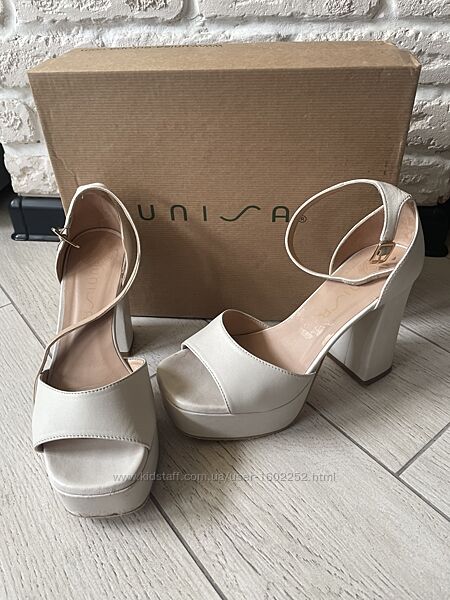 Босоніжки Unisa