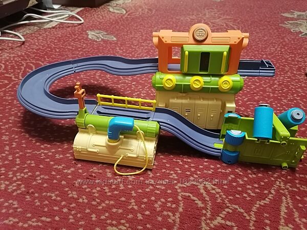 Ремонтна станція чаггінтон паровозики chuggington die-cast tomy 