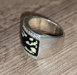 Серебряное кольцо печатка с черной и белой эмалью