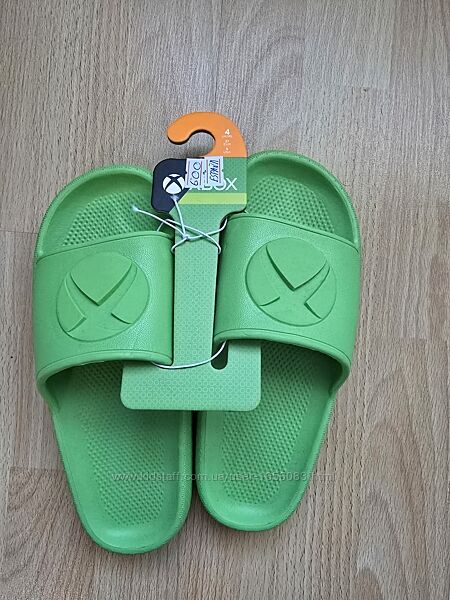 Шльопанці Primark. Слайдери Primark 