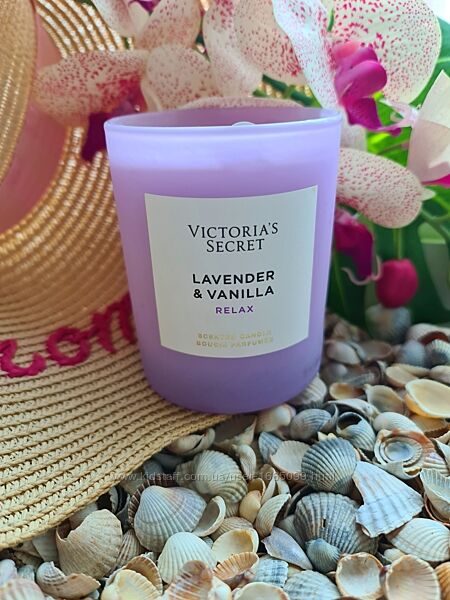 Ароматична свічка natural beauty lavander and vanilla victoria&acutes secre