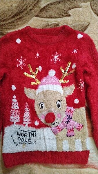 Новогодний пушистый свитер с оленем на девочку 7-8 лет