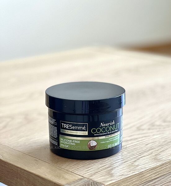 Зволожуюча маска для волосся TRESemme Nourish Coconut Hydrating Mask 