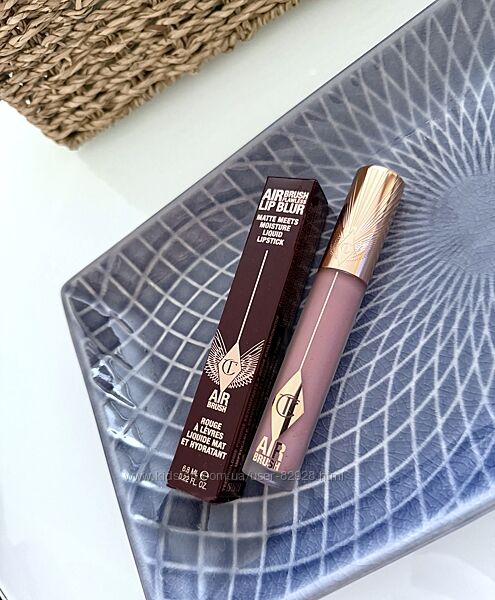 Рідка помада для губ Charlotte Tilbury Airbrush Flawless Matte Lip Blur