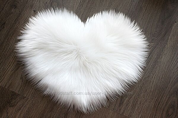 Белый коврик сердечко, пушистый коврик мех, коврик в виде сердца