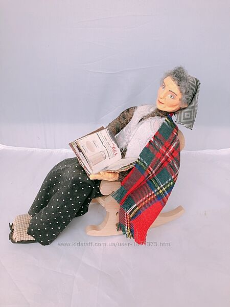 Авторская кукла Ручной работы Бабушка в кресле качалке с книгой