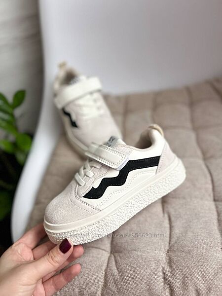 Кросівки для дівчат