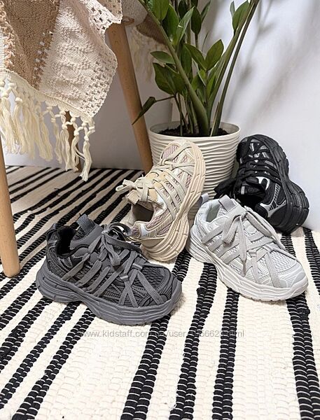 Стильна модель кросівок 