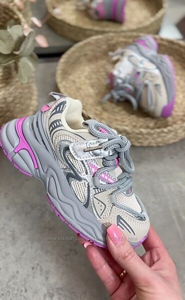 Стильні кросівки 