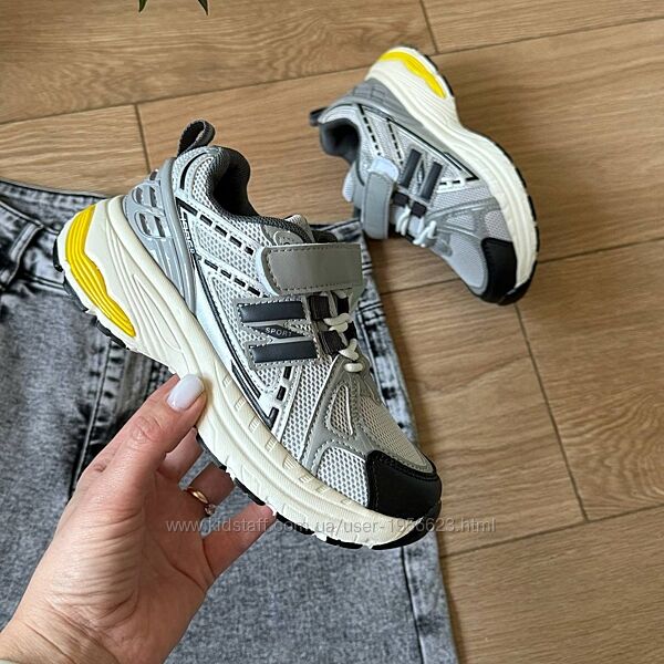 Стильні кросівки 