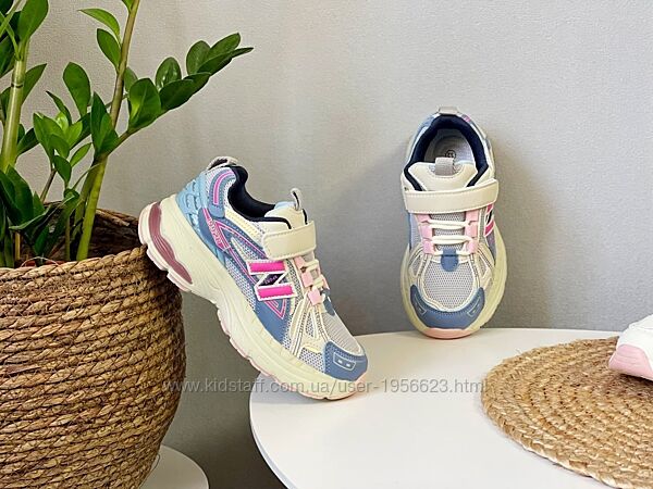 Стильні кросівки 