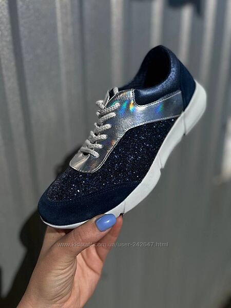 В наявності  кросівки зі шкіряними елементами 36р.