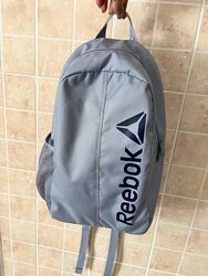 В наявності  рюкзак Reebok 