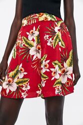 Цветочные атласные шорты zara xs/s