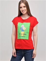  Жіноча футболка Monte Cervino Червона з принтом, написом та декором 
