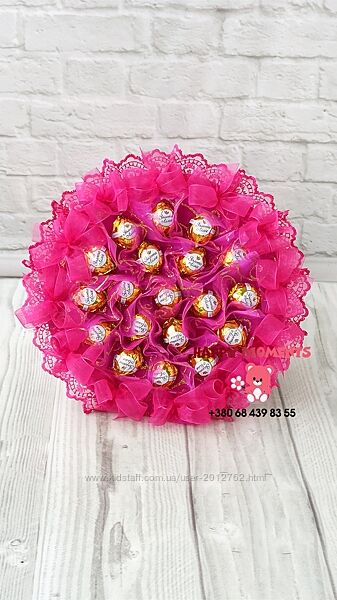 Рожевий букет із цукерками подарунок на день народження ювілей