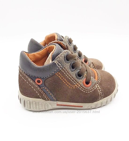 Оригінальні дитячі черевики Ecco