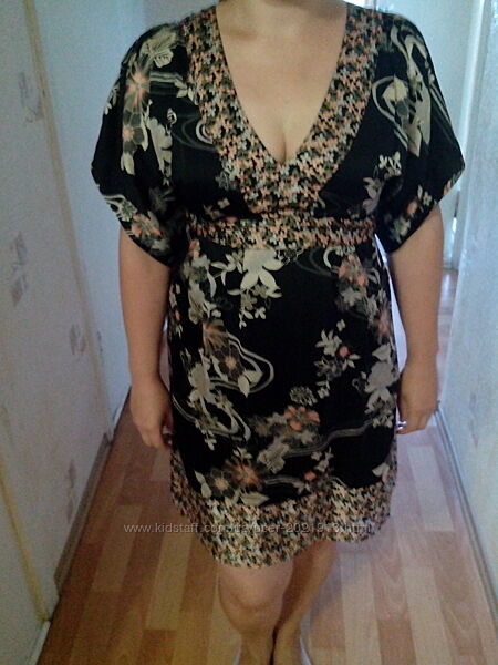 Черное платье с цветочным принтом H&M размер EUR 36. 