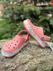 кроксы с рисунком витраж crocs bayband bandana жіночі крокси