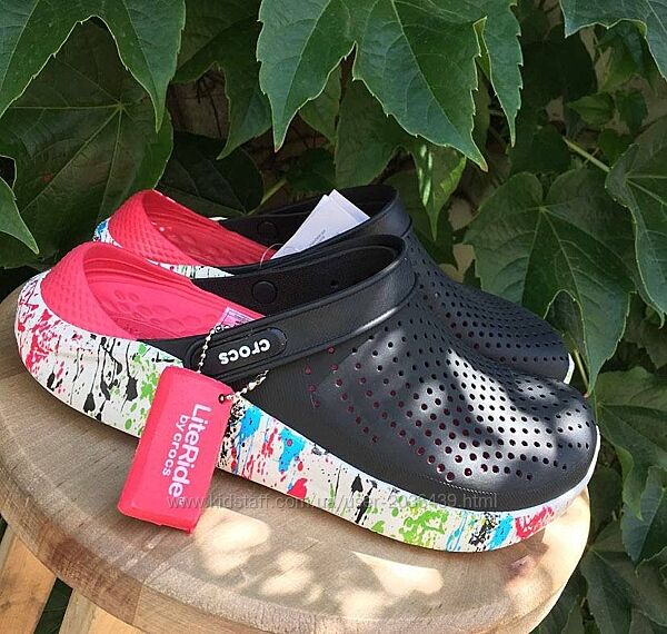 Жіночі крокси кольорова підошва literide кляксы черные красные