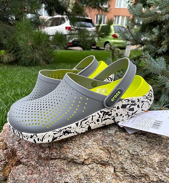 Кроксы серые мужские сабо шлепки crocs literide кляксы цветная подошва