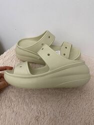 крокси шльопанці на платформі Crocs Classic Crush Sandal Bone w6 w7 w8 w9