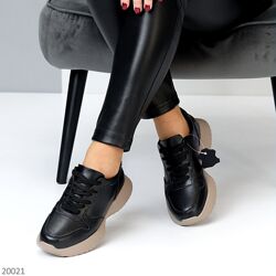 Жіночі кросівки з натуральної шкіри флотар