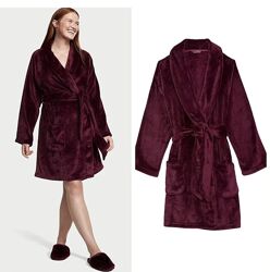 іПлюшевий халат від  Victoria&acutes Secret