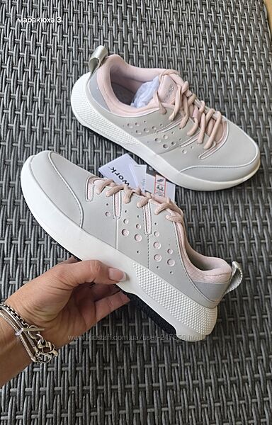 Кросівки Crocs Women&acutes On The Clock Work Sneaker.