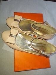 Шкіряні туфлі для дівчиники взували 1 раз