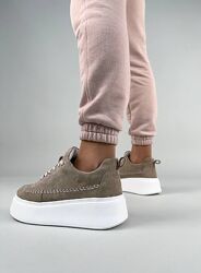 Кеди жіночі замшеві бежеві та сірі на білій підошві Артикул 8552 розпродаж