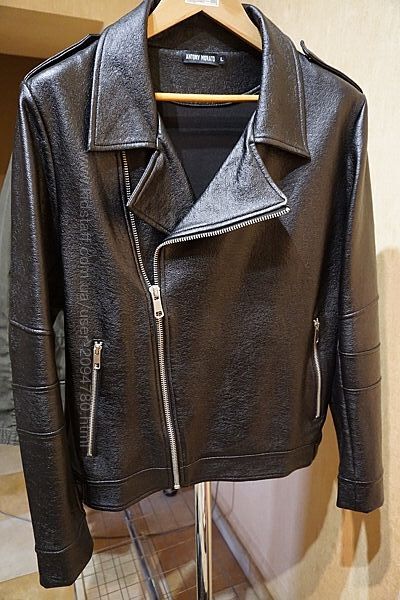 Antony morato стильна куртка у чорному кольорі