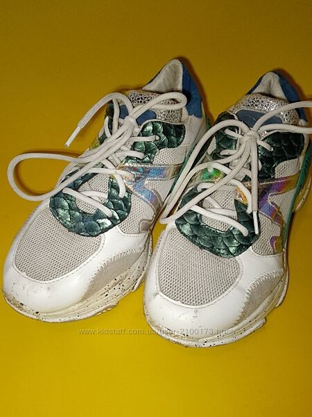 Кроссовки модные