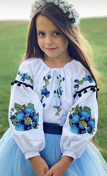 Сучасна сорочка вишиванка в квіти для дівчинки 