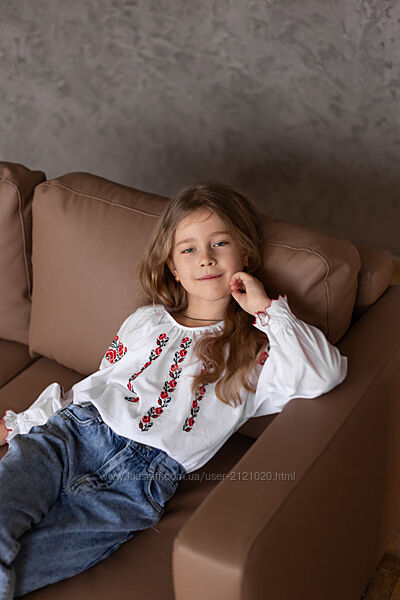 Сорочка вишиванка біла для дівчинки троянди, 