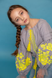Сучасна сорочка вишиванка сіра для дівчинки 
