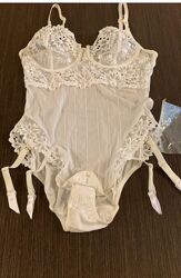 Белье и купальник Maks& Spencer, также есть ещё купальник, фото не вместилось