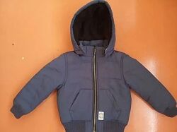 Зимняя курточка с капюшоном на мальчика 110 см.