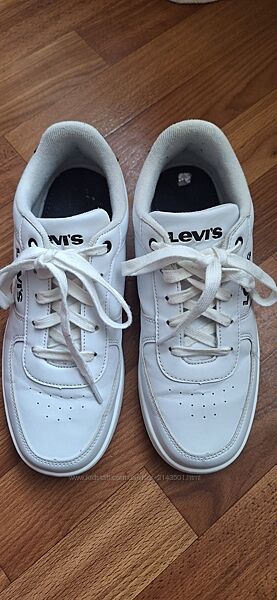 Женские кожаные кроссовки Levi´s