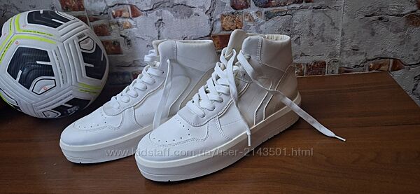 Новые женские кроссовки Bershka