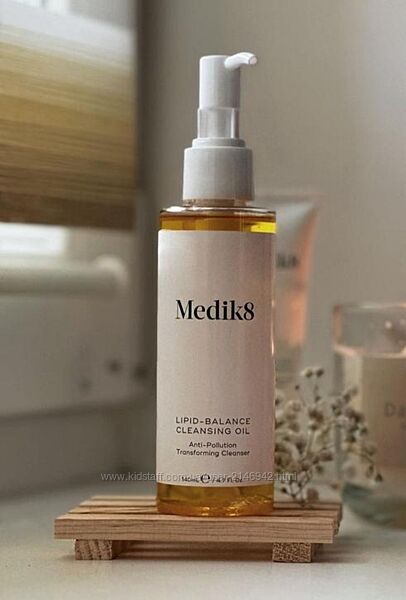 Очищуюча олія для обличчя Medik8 Lipid-Balance Cleancsing Oil 
