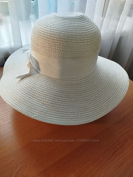 Елегантний капелюх на літо