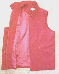 Отличный с карманами жилет безрукавка на подкладке Sohja Blank,48-50/L-XL
