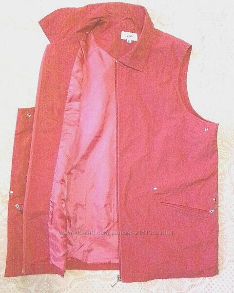 Отличный с карманами жилет безрукавка на подкладке Sohja Blank,48-50/L-XL