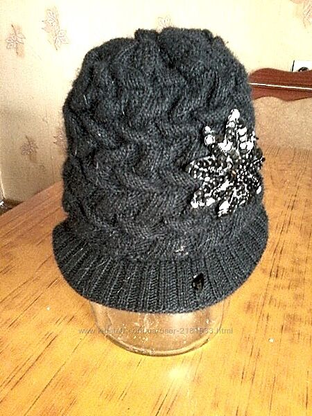 Теплая двойная черная шапочка с маленьким козырьком, 54-56 размер