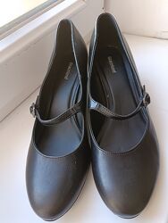 Жіночі шкіряні туфлі Graceland 39 р.